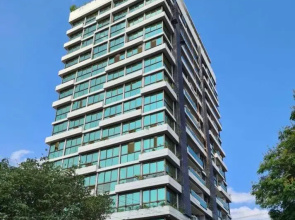 Dpto de Lujo. Lugar estratégico de CDE