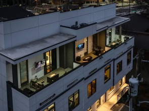 Broadway Getaway-rooftop Patio-mins to The Gulch