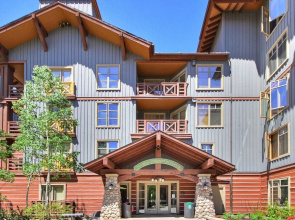 Spacious, Mountain Chic, Close to Ski Lift 1 bedroom - TM316 by Redawning