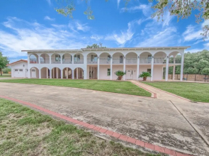 Hill Country Getaway Br 2230B