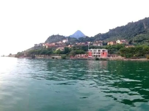A Lago