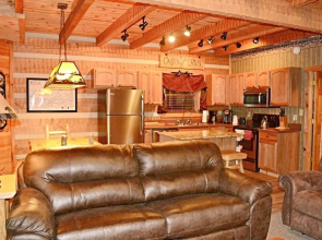 Streamsong Secluded Creek View Cabin with Hot Tub and Pool Table by RedAwning