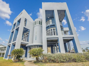 Pirates' Castle by Ryson Vacation Rentals