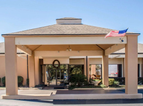 Quality Inn & Suites Pensacola Bayview