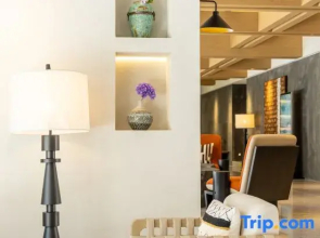 Floral Baihe Left Bank Homestay (Changbai Mountain North Slope Distribution Center Enduli)