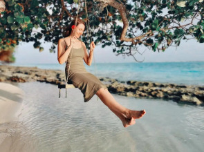 Blue Water Thoddoo Inn