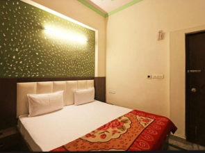 Goroomgo Brlux International Agra