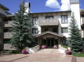 Villa Cortina Condo with 5 Minutes Walk to Gondola by RedAwning