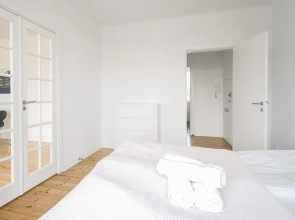 Fantastic 2-bed w Balcony in Charlottenlund
