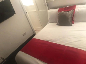 Kirubash Central Pier Hotel