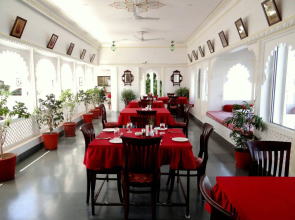 Jagat Niwas Palace