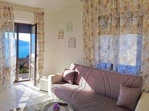 Casa Palanca Lake view apartment by Gardadomusmea