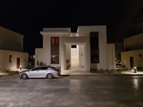 Elegant Studio With Pool Views