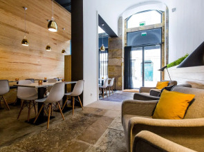 The 8 Downtown Suites