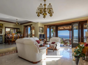 Vivian's Residence Endless View