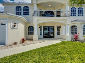 Golden Globe - Luxury on the Canal With Pool spa