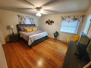Andrea Abode 5 Bedroom Home by RedAwning