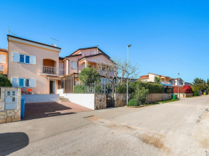 Beautiful Home in Vabriga With Jacuzzi, Wifi and 3 Bedrooms