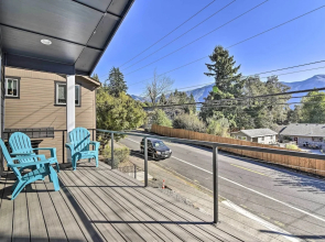 Stunning Stevenson Retreat w/ Mountain Views!