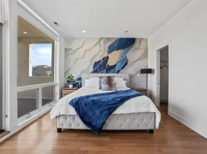 4 Bedroom Condo in Ukranian