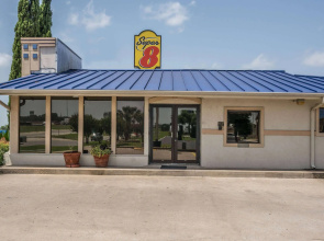 Super 8 by Wyndham San Marcos