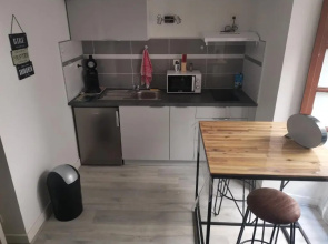 Beau STUDIO rénové lumineux , calme , wifi