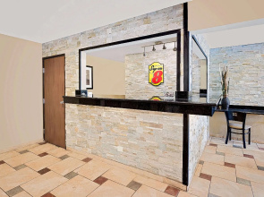Super 8 by Wyndham Decorah