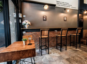 Znap's hostel and Café