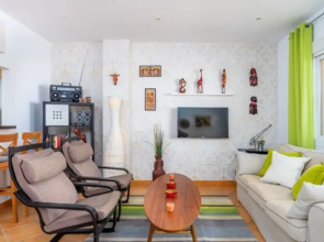 Apartment - 3 Bedrooms with Pool and WiFi - 107926