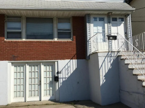 Quiet House Near New York City with Parking