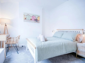 Castle Square - 2 Bedroom Holiday Home - Mumbles
