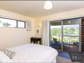 Baldwin Street BNB