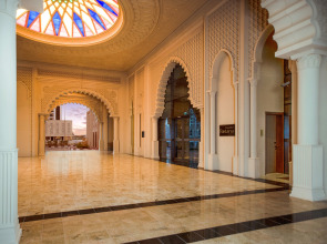 Al Jaddaf Rotana Suite Hotel