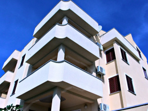 Maru Apartments