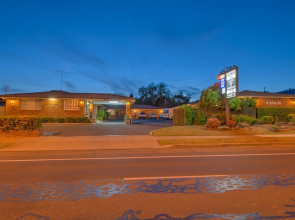 Cadman Motor Inn & Apartments