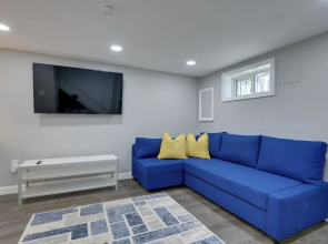Convenient DC Studio Near Metro Stop!
