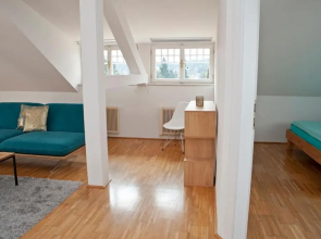 Moderne Dachgeschosswohnung zentral by Seebnb