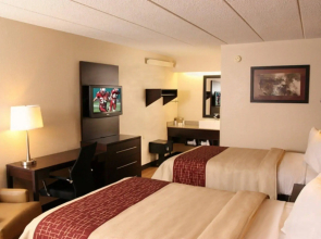 Red Roof Inn PLUS+ Long Island - Garden City