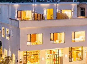 Wanning Riyuewan Flower Romantic Homestay