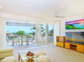 Azura Ocean View Holiday Apartment