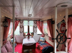 Pretty & Cosy Boat in Stunning Valley View, Wales