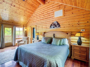Quiet Gatlinburg Cabin w/ Lookout Decks & Hot Tub!