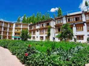 Oriental Hotel & Guest House