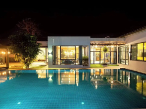 Penny - Farthing Pool Villa