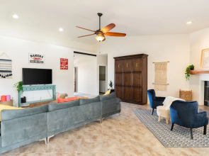Hillside Desert House - Hot Tub, Fire Pit And Bbq! 3 Bedroom Home by RedAwning