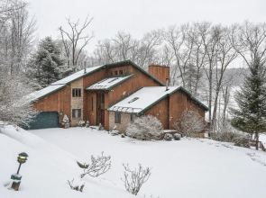 Shelby On The Lake House