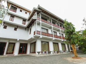 OYO 371 River Palace Hotel