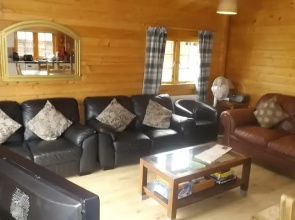 Spacious 3 Bedroom Cabin at Avonvale Holiday Lodge