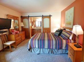 Lift Tickets Ground Floor in Mtn Village, Wifi, Fireplace, Hot Tubs