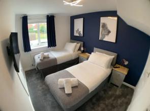 The coach house views netflix sleeps 5